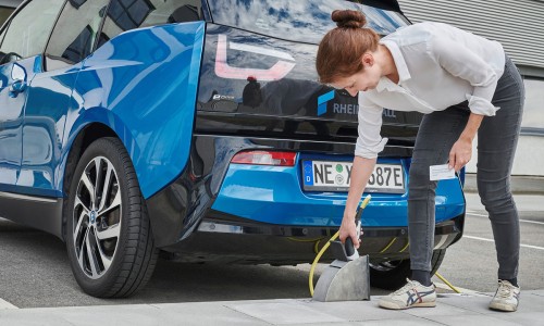 VIDEO: zo maakt Duitsland de laadpaal voor elektrische auto's overbodig VIDEO: zo maakt Duitsland de laadpaal voor elektrische auto's overbodig