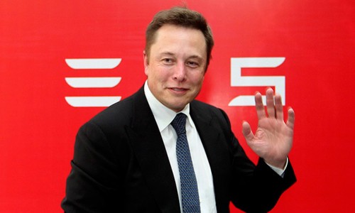 Elon Musk: 'Over 10 jaar alle nieuwe auto's zelfrijdend'