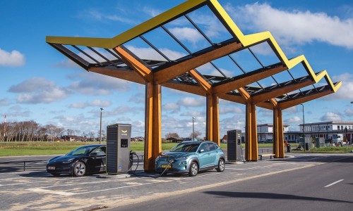 Rechter doet uitspraak: er komen nog veel meer laadpalen bij tankstations! Rechter doet uitspraak: er komen nog veel meer laadpalen bij tankstations!