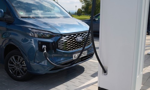 Ford E-Transit Custom upgrade brengt groter rijbereik en sneller laden