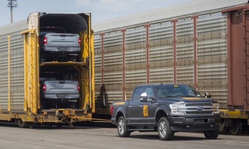 Koud kunstje: elektrische Ford F-150 trekt lading van 450 ton Koud kunstje: elektrische Ford F-150 trekt lading van 450 ton