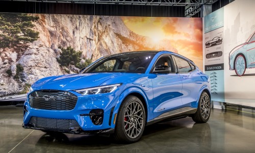 Goed nieuws: Ford werkt thuis veilig door aan de Mustang Mach-E Goed nieuws: Ford werkt thuis veilig door aan de Mustang Mach-E