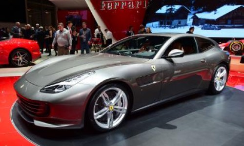 Supercars op de autosalon in Genève