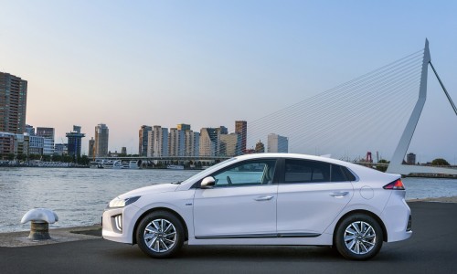 Vernieuwde Hyundai IONIQ komt op stroom met drie aandrijvingen Vernieuwde Hyundai IONIQ komt op stroom met drie aandrijvingen