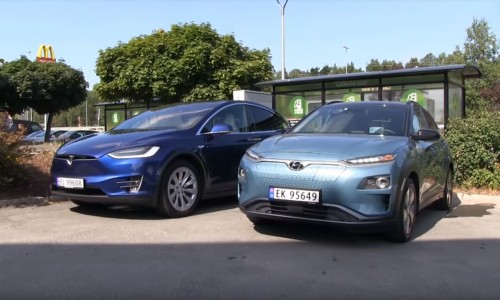 Hyundai KONA Electric en Tesla Model X racen bijna 1000 km tegen elkaar!