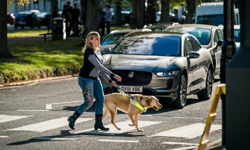 Jaguar I-Pace maakt speciaal geluid om voetgangers te beschermen