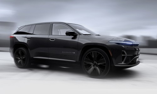 Eerste beelden grote elektrische SUV van Jeep onthuld