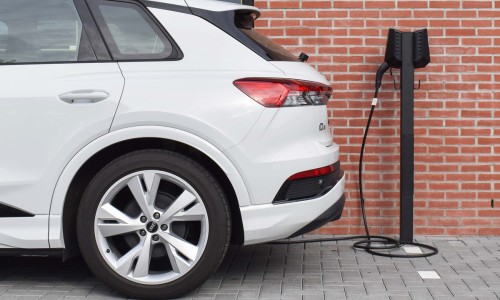 Laadpaalverplichting voor bedrijfsparkeerplaats: dit zijn de regels