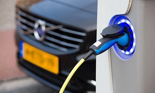 Elektrische auto marktaandeel stijgt naar 14 procent volgens CBS