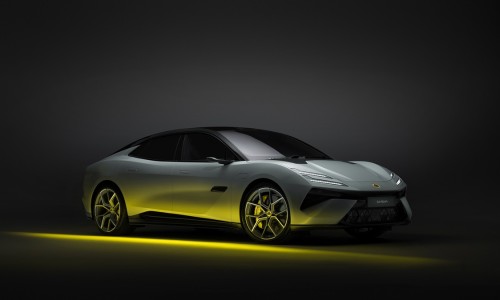 Nieuwe elektrische Lotus Emeya gaat de strijd aan met Porsche Taycan
