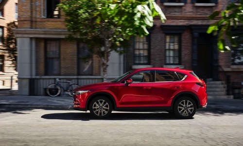 Doek van nieuwe Mazda CX-5 getrokken. Leasen vanaf zomer 2017 Doek van nieuwe Mazda CX-5 getrokken. Leasen vanaf zomer 2017