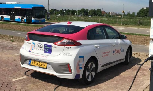 Elektrische auto's opladen kan in Arnhem met remenergie van trolleybussen Elektrische auto's opladen kan in Arnhem met remenergie van trolleybussen