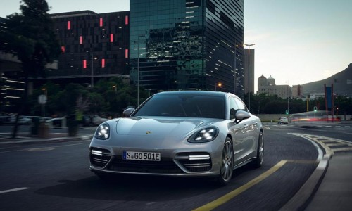 Porsche Panamera Turbo S E-Hybrid heeft maar liefst 680 pk Porsche Panamera Turbo S E-Hybrid heeft maar liefst 680 pk