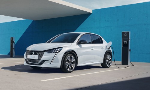 Peugeot e-208: meer vermogen en tot 400 kilometer elektrisch rijden Peugeot e-208: meer vermogen en tot 400 kilometer elektrisch rijden