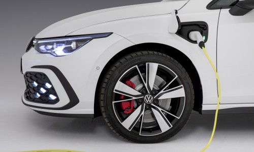 Plug-in hybride auto en belasting - waarom 2024 het jaar is om over te stappen Plug-in hybride auto en belasting - waarom 2024 het jaar is om over te stappen