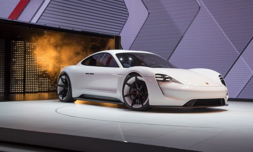 Porsche heeft Mission E en andere elektrische auto's gepland vanaf 2019