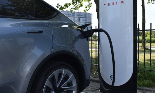 Pseudo-eindheffing maakt brandstofauto duurder, elektrisch leasen is slimmer