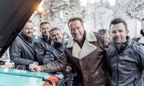Arnold Schwarzenegger presenteert elektrisch aangedreven Mercedes G-Klasse Arnold Schwarzenegger presenteert elektrisch aangedreven Mercedes G-Klasse