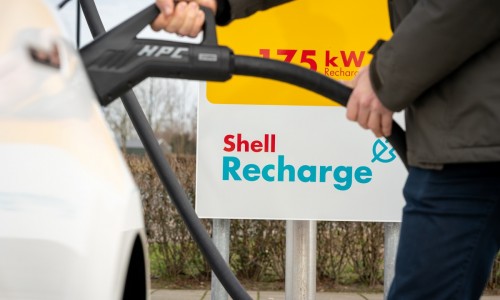 1.400 snellaadplaatsen worden geplaatst bij GAMMA en Karwei in 2022 1.400 snellaadplaatsen worden geplaatst bij GAMMA en Karwei in 2022