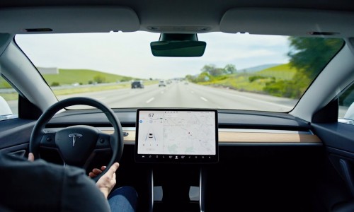 Tesla werkt aan 'Mad Max'-modus voor zelfrijdende Autopilot-systeem