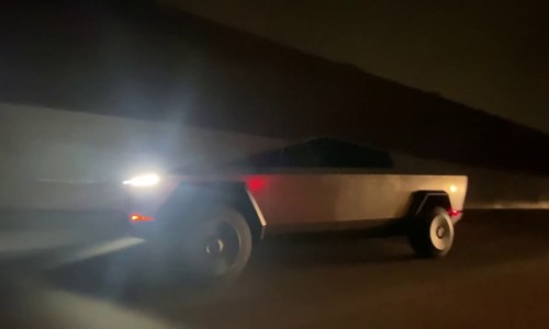 Nieuwe beelden van Tesla Cybertruck in het openbaar