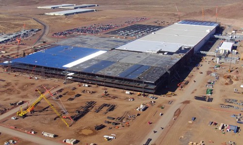 Tesla bouwt grootste zonnedak ter wereld Tesla bouwt grootste zonnedak ter wereld