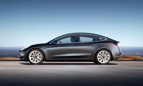 Record: Tesla Model 3 haalt 830 kilometer zonder opladen