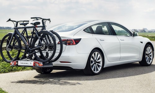 Tesla Model 3 met trekhaak voor fietsendrager of aanhanger Tesla Model 3 met trekhaak voor fietsendrager of aanhanger