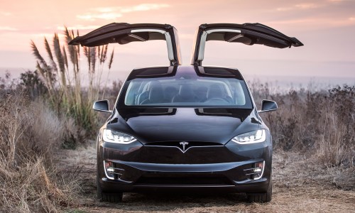 De beste verborgen Tesla features en hoe ze te vinden