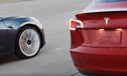 Video: Tesla Model 3 racet tegen andere EV's en nieuwe Toyota Supra