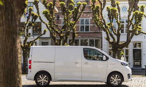 4 op een rij: de nieuwe generatie elektrische bestelwagens die u kunt leasen