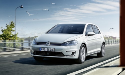 Tot 300 kilometer elektrisch rijden met de actieradius van de nieuwe e-Golf Tot 300 kilometer elektrisch rijden met de actieradius van de nieuwe e-Golf