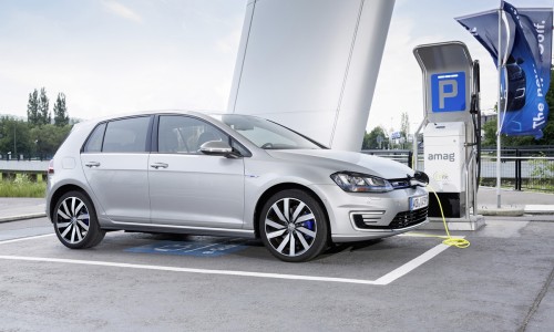 RTL Autowereld over de Volkswagen Golf GTE en Passat GTE Connected Series