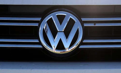 Volkswagen ontwikkelt oplaadrobot voor elektrische auto's