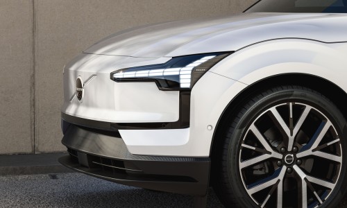 Volvo EX30 krijgt slimme verbeteringen, waaronder gratis Vehicle-to-Load (V2L)