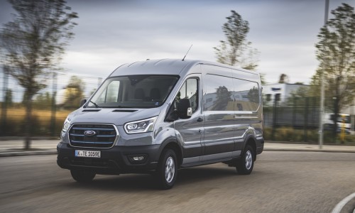 Tot medio 2025 geen vrachtwagenrijbewijs voor zware elektrische bestelbussen Tot medio 2025 geen vrachtwagenrijbewijs voor zware elektrische bestelbussen