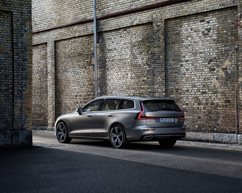 Volvo V60 2.0b4 mhev core 155kW geartronic aut