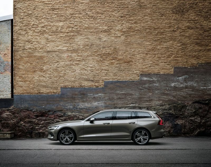 Volvo V60 2.0b4 mhev core 155kW geartronic aut