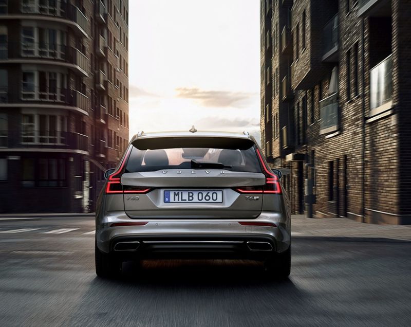Volvo V60 2.0b4 mhev core 155kW geartronic aut