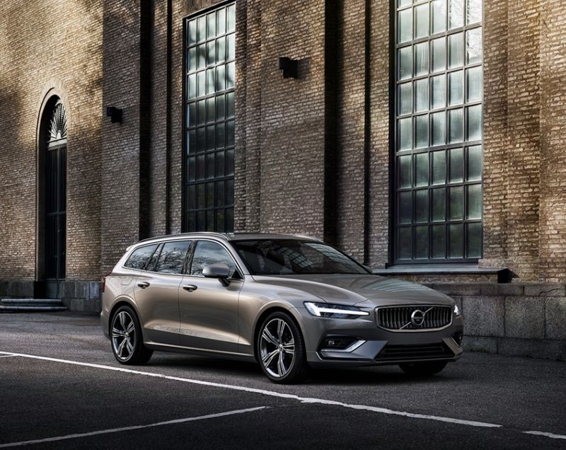 Volvo V60 2.0b4 mhev core 155kW geartronic aut
