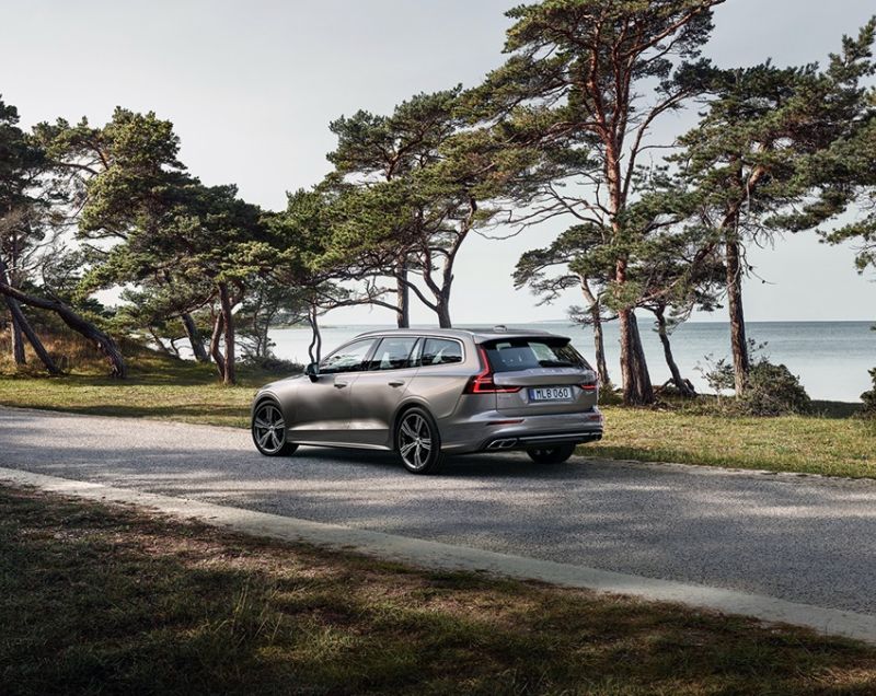Volvo V60 2.0b4 mhev core 155kW geartronic aut