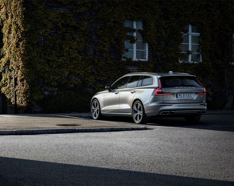 Volvo V60 2.0b4 mhev core 155kW geartronic aut