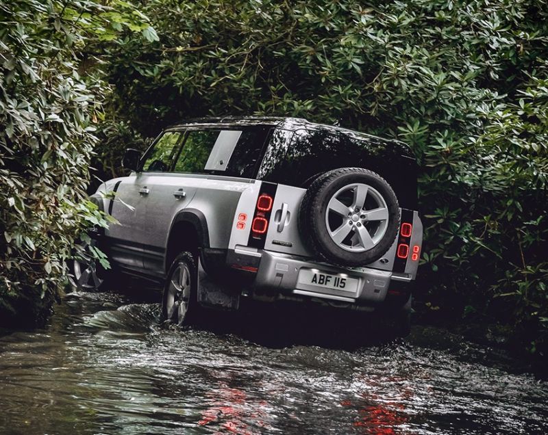 Land Rover Defender 110 p300e phev x-dynamic hse 5p awd 221kW aut