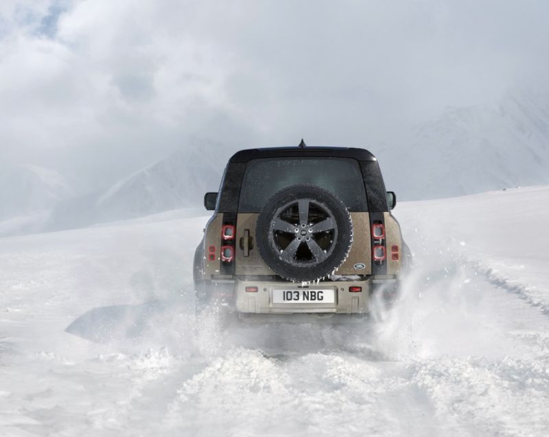 Land Rover Defender 110 p300e phev x-dynamic hse 5p awd 221kW aut