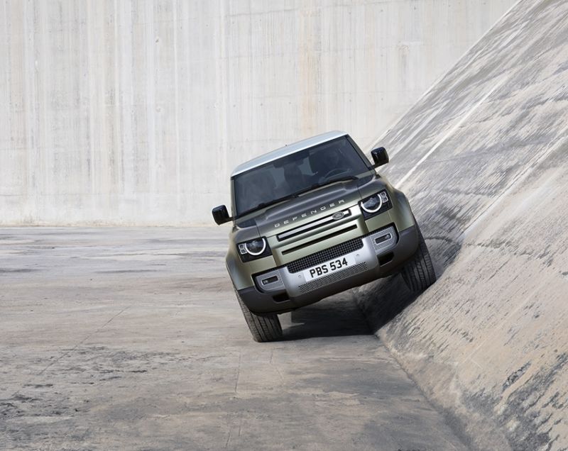 Land Rover Defender 90* d200 mhev x-dynamic se awd 147kW aut