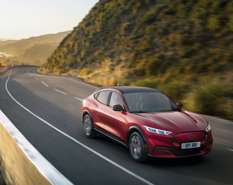 Ford Mustang Mach-E 88kWh ev premium extended range awd 276kW aut