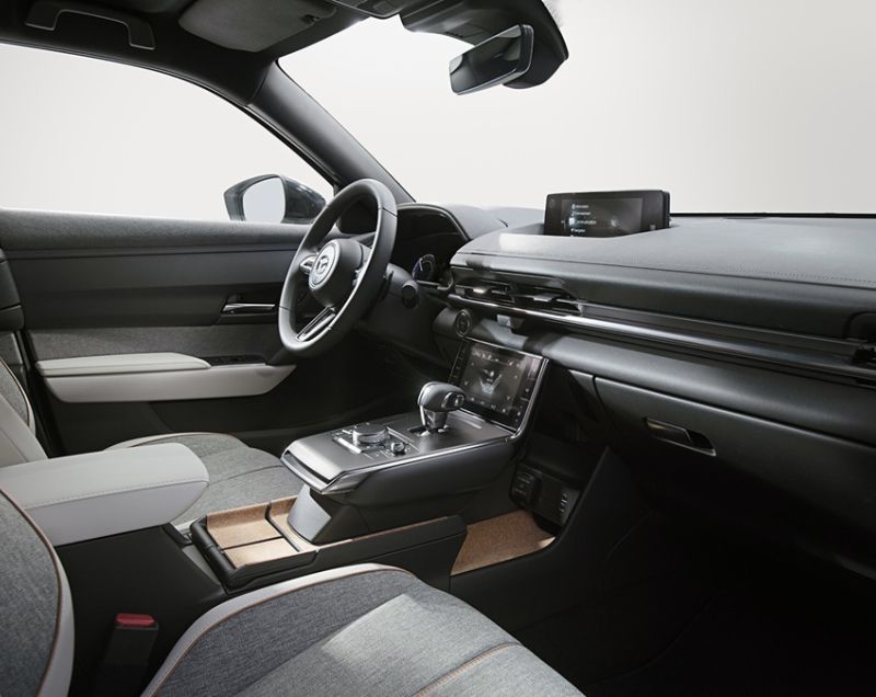 Mazda MX-30 0.8 phev r-ev e-skyactiv nagisa 125kW aut Mazda MX-30 0.8 phev r-ev e-skyactiv nagisa 125kW aut