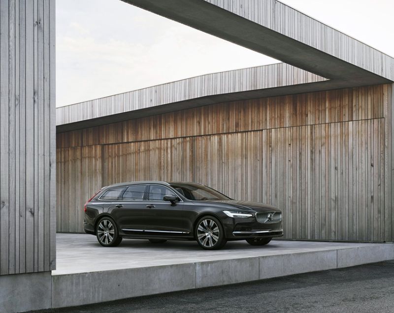 Volvo V90 2.0t6 AWD Plug-in Hybrid Core Bright Volvo V90 2.0t6 AWD Plug-in Hybrid Core Bright