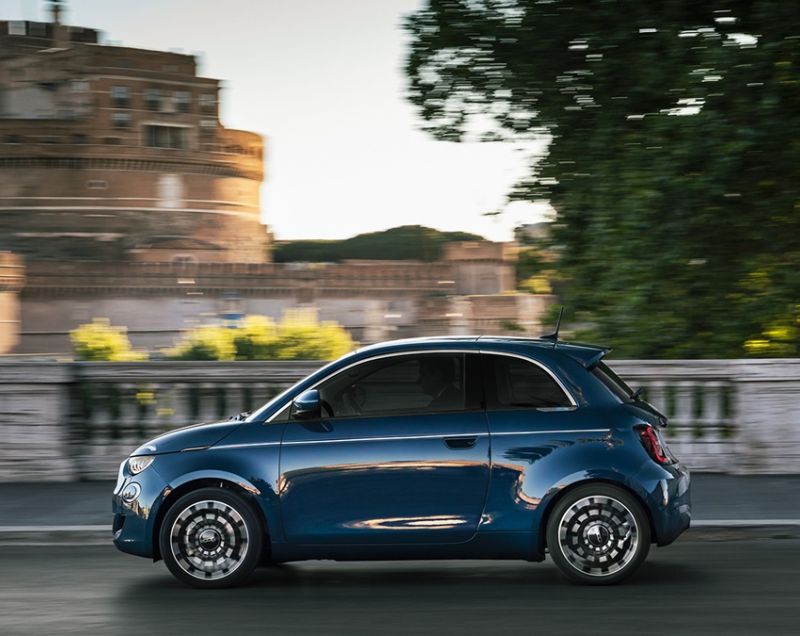Fiat 500E Berlina 24kWh Red - EXCLUSIEVE UITVOERING