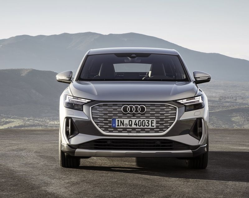 Audi Q4 e-tron 77kWh 45 e-tron Advanced edition quattro, Navarrablauw + ASSISTENTIEPAKKET PLUS